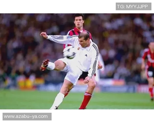 无法超越的足球传奇人物他们的辉煌成就与永恒影响力