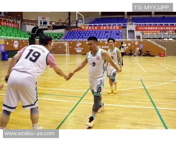 深圳篮球队在篮球团队协作排行榜中荣获第八名展现出色团队精神与默契配合 深圳篮球队在篮球团队协作排行榜中荣获第八名展现出色团队精神与默契配合