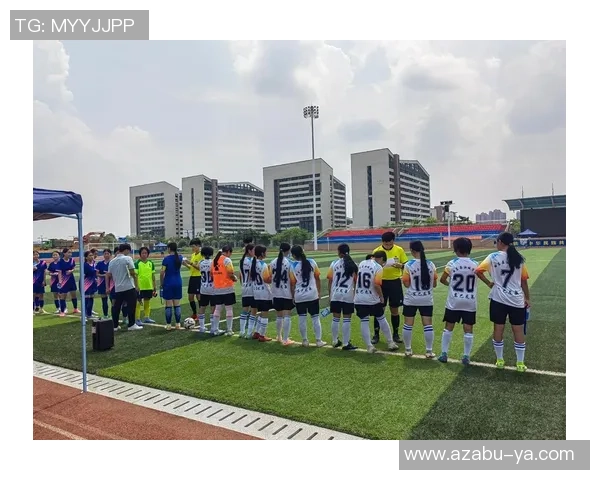 足球明星与粉丝亲密互动活动盛大举行共同分享足球梦想与激情 足球明星与粉丝亲密互动活动盛大举行共同分享足球梦想与激情