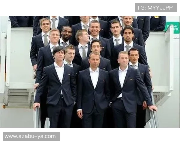 足球明星发型侧边杠的潮流解析与时尚搭配技巧分享