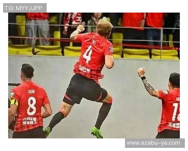 顶级足球明星在比赛中意外受伤引发球迷热议与媒体关注 顶级足球明星在比赛中意外受伤引发球迷热议与媒体关注